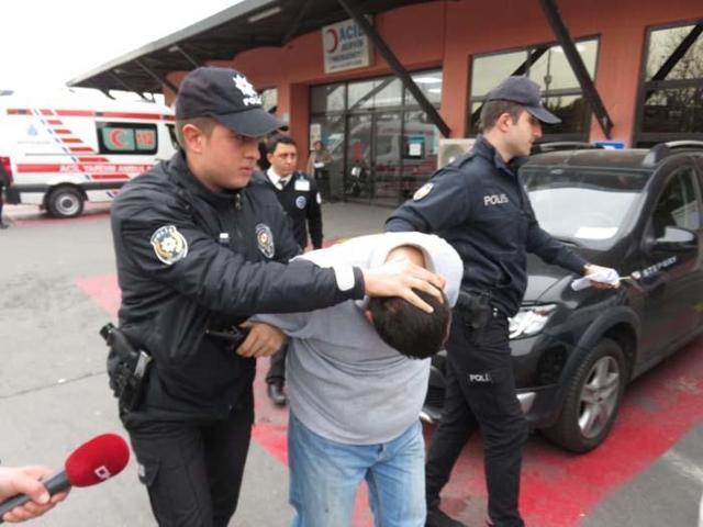 Boşanma aşamasındaki eşini bıçakladı