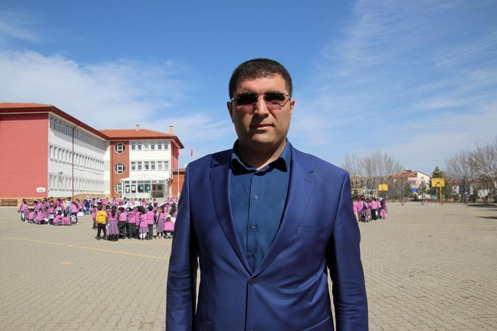 450 öğrenciden ay yıldızlı koreografi