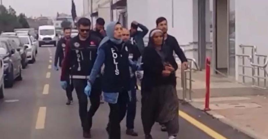 Şalvarında sakladığı yeşil reçeteyle alınan ilaçları satarken yakalandı