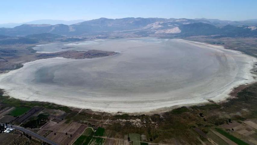 60 yılda, Van Gölünün üç katı göl kurudu