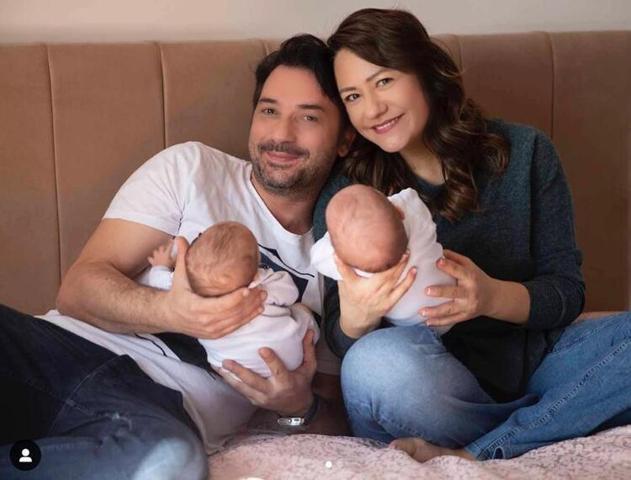 Ezgi Sertel ikizlerin yüzünü gösterdi