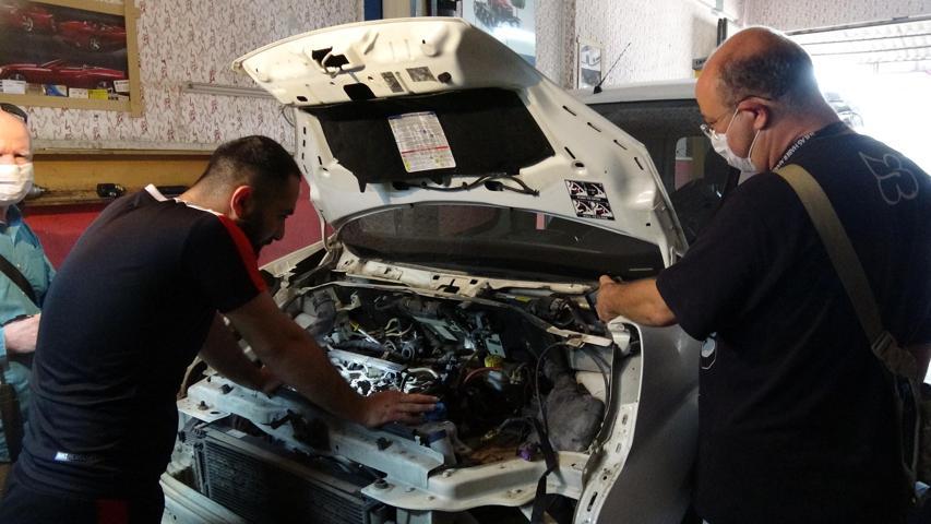 Kamyonetin kaputuna giren yavru kedi, 8 saatte kurtarıldı