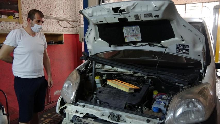 Kamyonetin kaputuna giren yavru kedi, 8 saatte kurtarıldı
