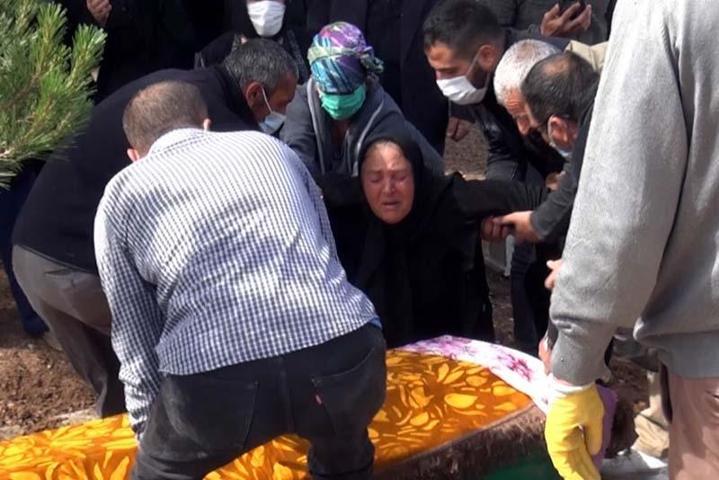 Milli boksörün öldürdüğü Zeynep, gözyaşları ile toprağa verildi