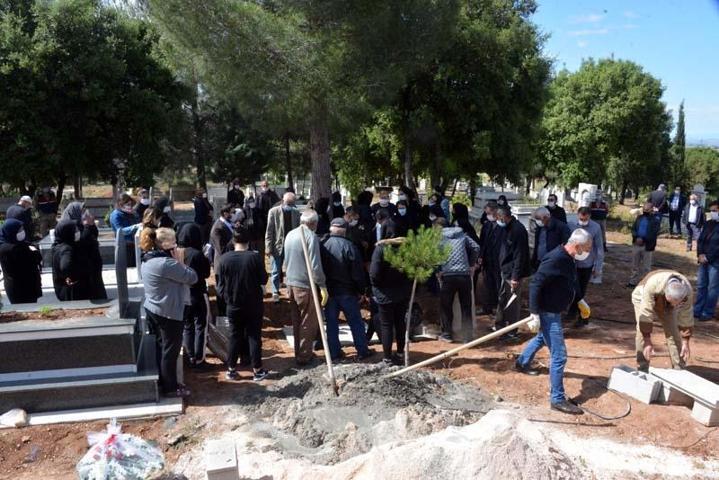 Milli boksörün öldürdüğü Zeynep, gözyaşları ile toprağa verildi