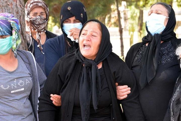 Milli boksörün öldürdüğü Zeynep, gözyaşları ile toprağa verildi