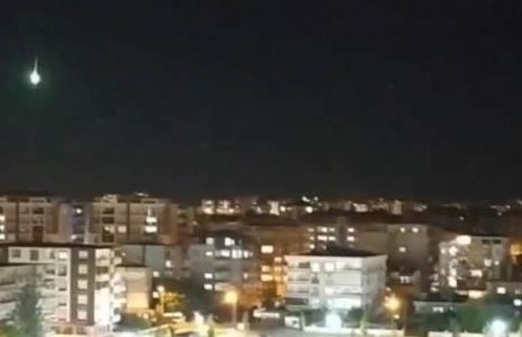 Meteor düşmesi olduğu sanılan doğa olayı, Batmanda böyle görüntülendi