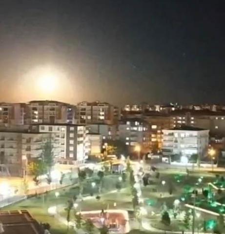 Meteor düşmesi olduğu sanılan doğa olayı, Batmanda böyle görüntülendi