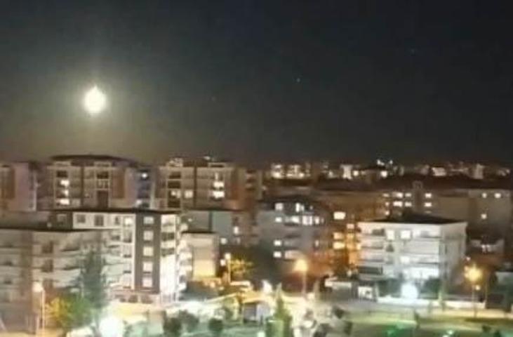 Meteor düşmesi olduğu sanılan doğa olayı, Batmanda böyle görüntülendi