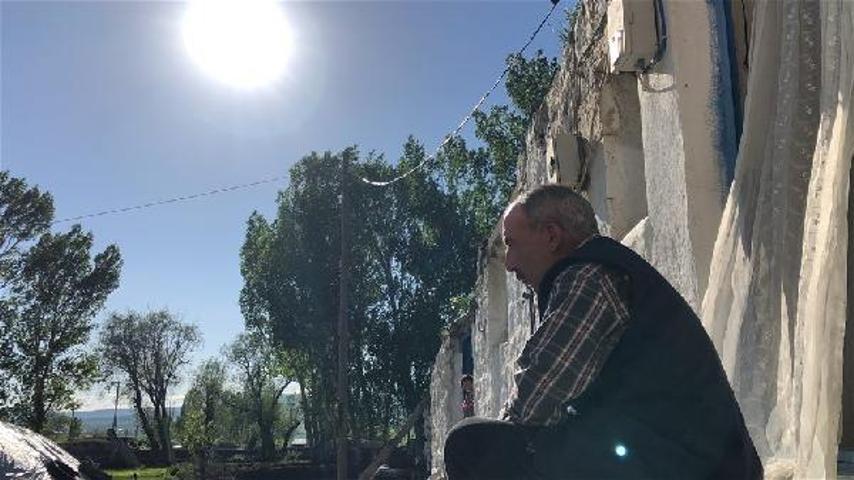 Gök taşını izlerken rahatsızlandı