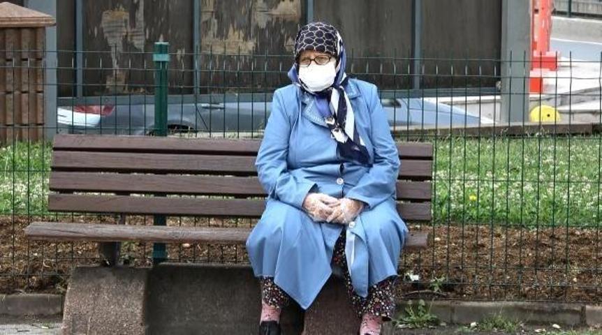 Maske takma zorunluluğunun ilk gününde ilginç görüntüler