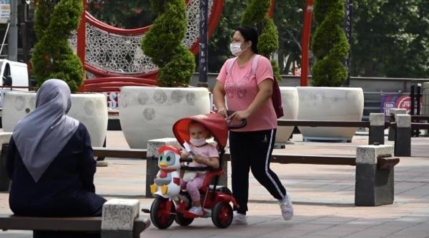 Maske takma zorunluluğunun ilk gününde ilginç görüntüler