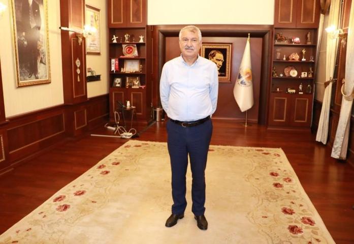 Adana Büyükşehir Belediyesine icra şoku: Başkanlık makamındaki eşyalara el konuldu