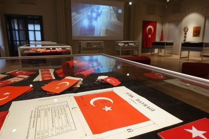 Milli İradenin Tecellisi: Ay-yıldız sergisi açıldı