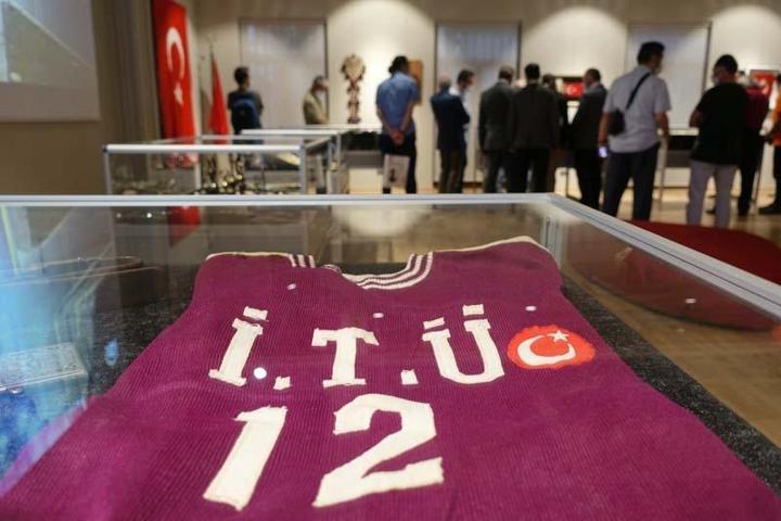 Milli İradenin Tecellisi: Ay-yıldız sergisi açıldı