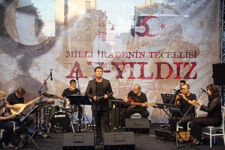 Milli İradenin Tecellisi: Ay-yıldız sergisi açıldı
