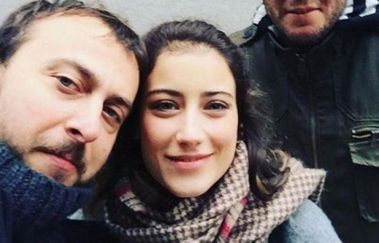 Hazal Kaya makyajsız pozunu paylaştı