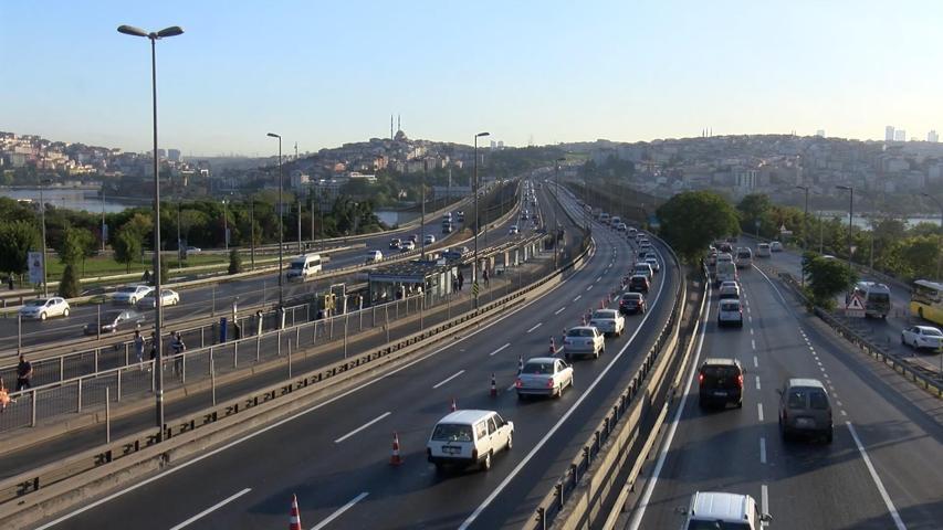 Haliç Köprüsündeki çalışmalar nedeniyle D-100de trafik yoğunluğu