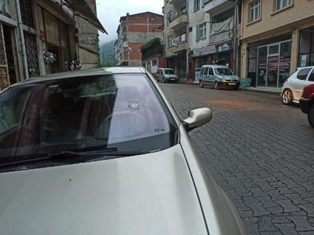Son dakika... Park halindeki otomobilin camına mermi isabet etti