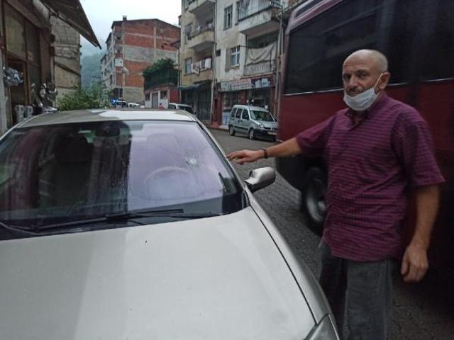 Son dakika... Park halindeki otomobilin camına mermi isabet etti
