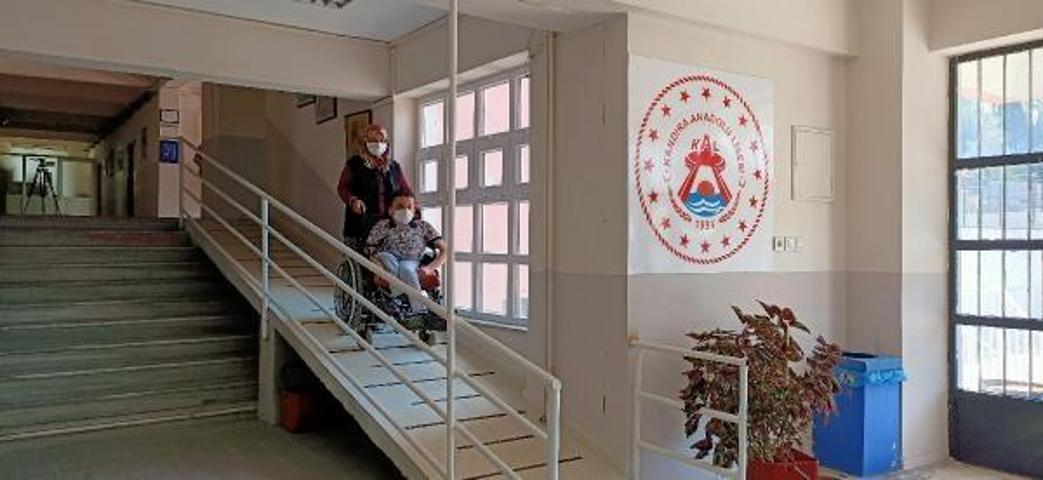 Son dakika... Öğrencileri için okula rampa yaptırdılar
