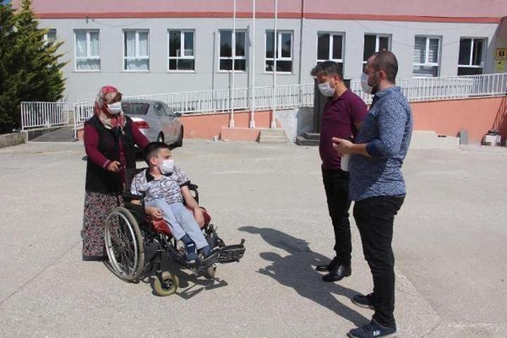 Son dakika... Öğrencileri için okula rampa yaptırdılar