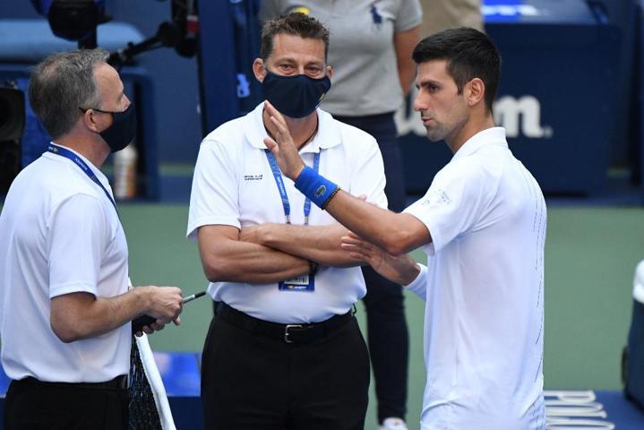 Novak Djokovic diskalifiye edildi