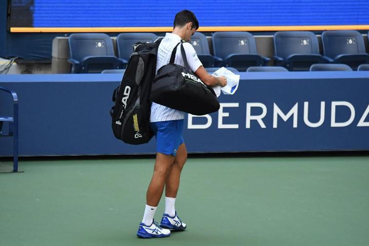 Novak Djokovic diskalifiye edildi