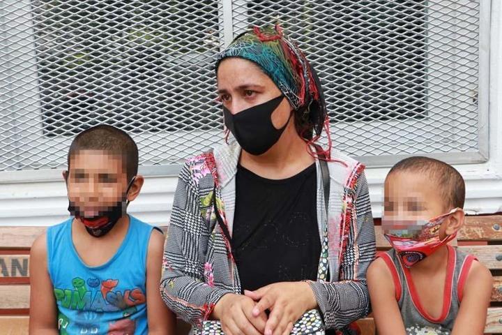 Alacağı için çocukları kaçırıp, plastik kelepçeyle pencere demirine bağladı