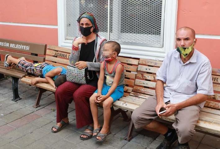 Alacağı için çocukları kaçırıp, plastik kelepçeyle pencere demirine bağladı