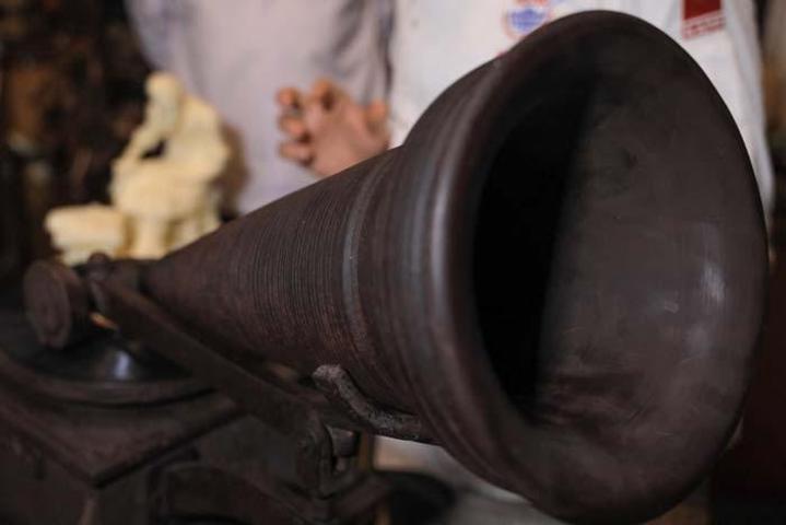 Tam 3 ayda tamamlandı 35 kilo çikolatayla 113 yıllık gramofonun aynısını yaptı