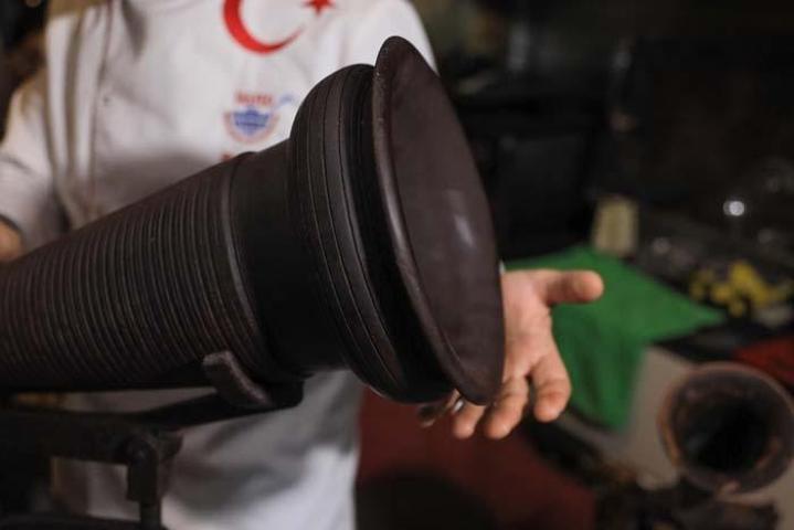 Tam 3 ayda tamamlandı 35 kilo çikolatayla 113 yıllık gramofonun aynısını yaptı