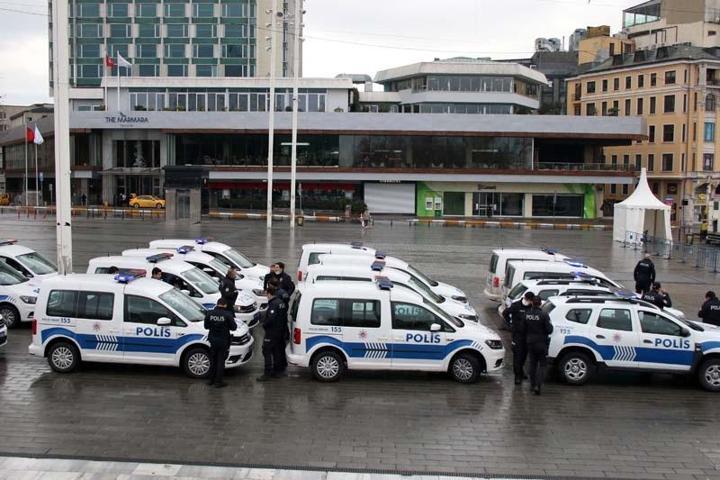 Taksim Meydanıda merak uyandıran siren sesleri