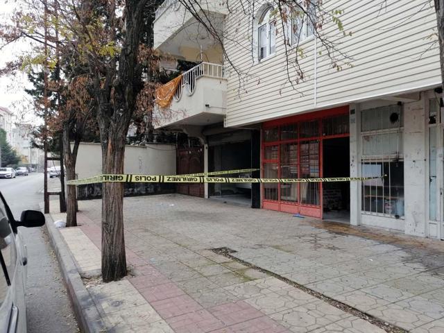 Mermiyi matkapla delmek isterken yaralandılar