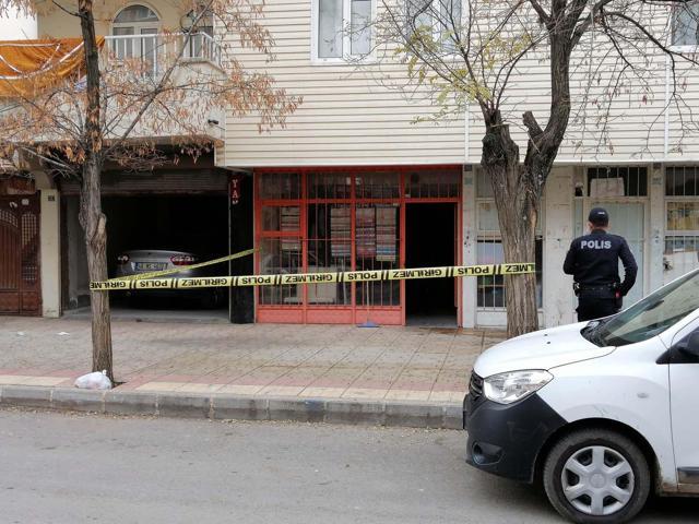 Mermiyi matkapla delmek isterken yaralandılar