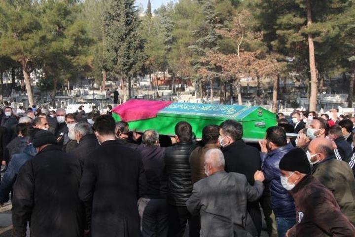 Tokatta başına isabet eden mermiyle ölen Büşra toprağa verildi