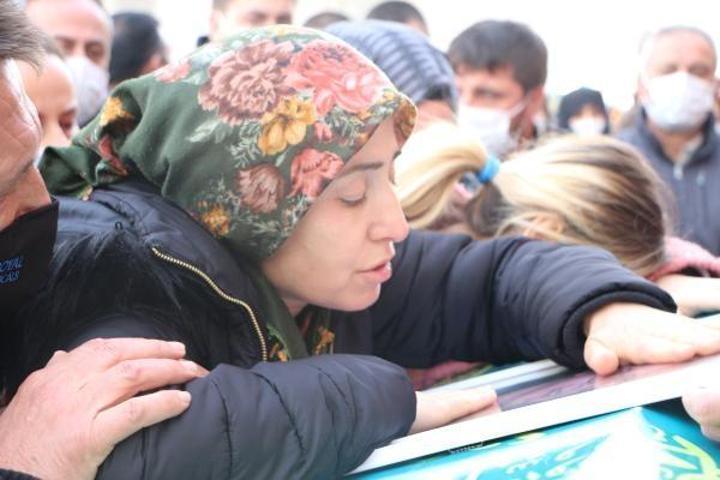 Tokatta başına isabet eden mermiyle ölen Büşra toprağa verildi