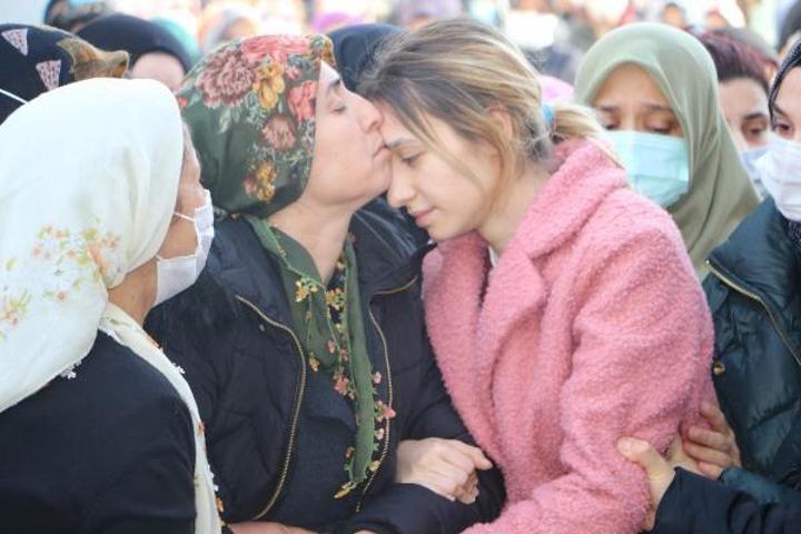 Tokatta başına isabet eden mermiyle ölen Büşra toprağa verildi