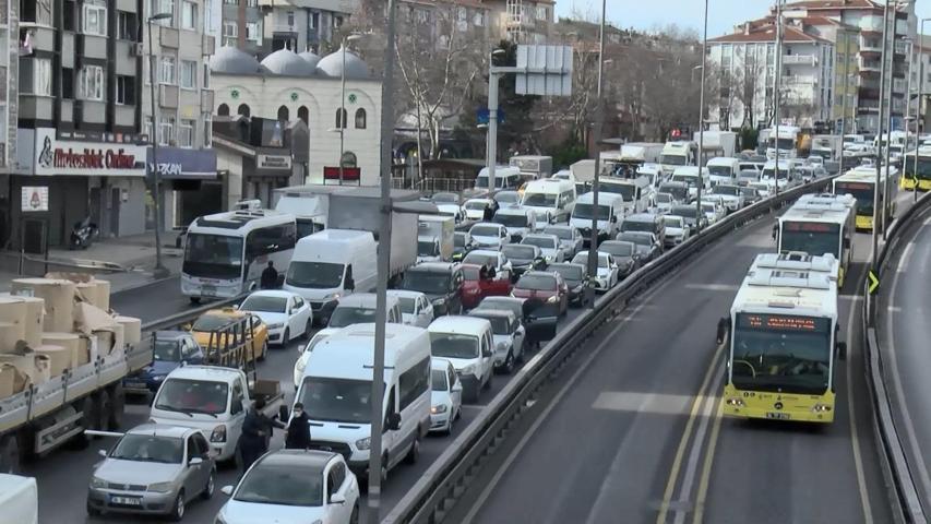 Kısıtlamaya rağmen D-100de şaşırtan trafik