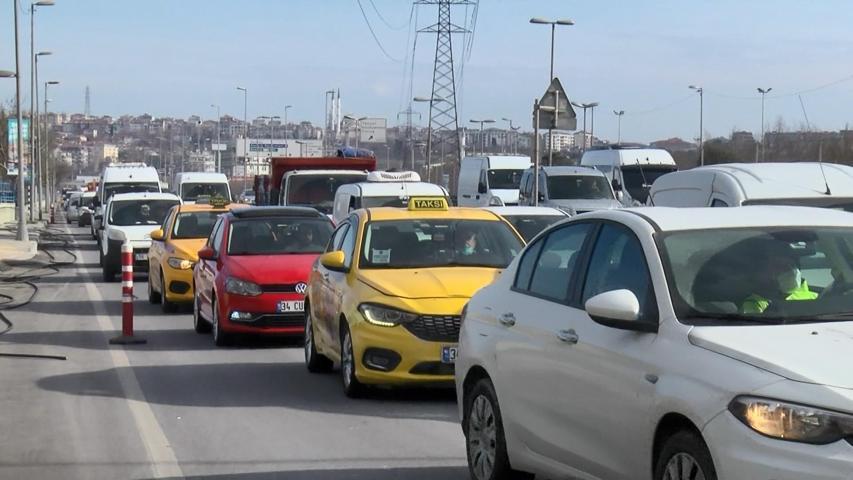 Kısıtlamaya rağmen D-100de şaşırtan trafik