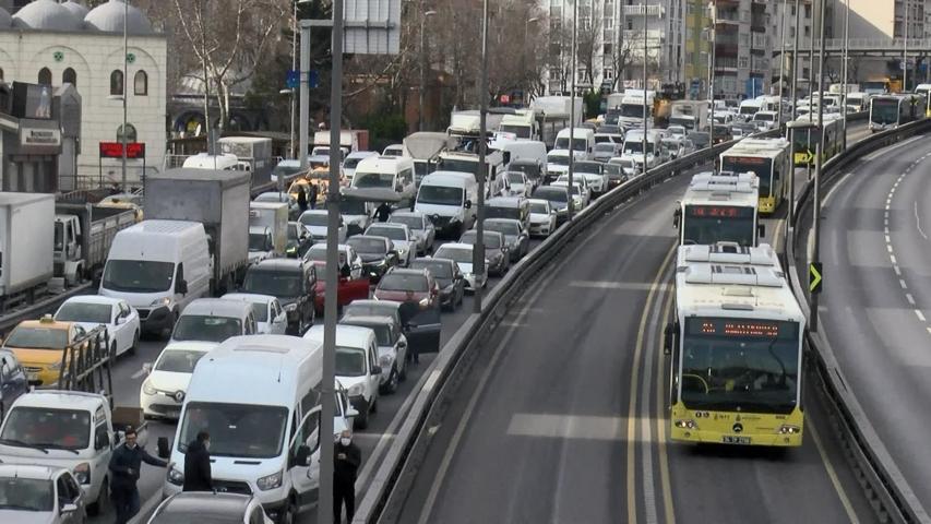 Kısıtlamaya rağmen D-100de şaşırtan trafik