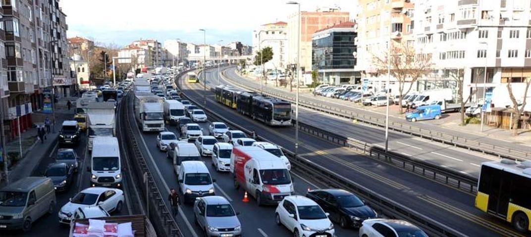 Kısıtlamaya rağmen D-100de şaşırtan trafik
