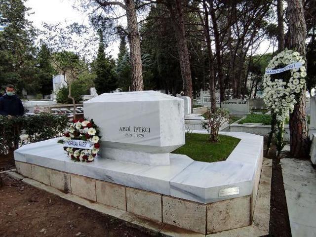 Abdi İpekçi mezarı başında anıldı