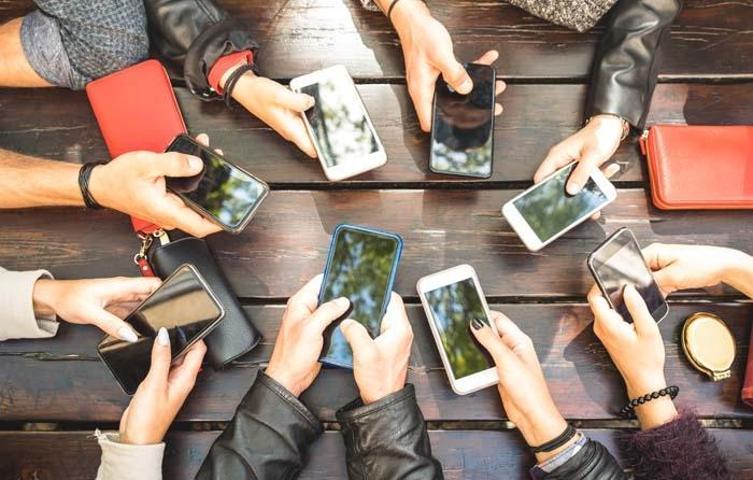 Cep telefonunu sakın böyle kullanmayın Bakın hangi hastalığı tetikliyor