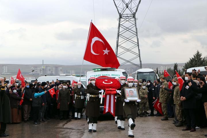 Gara şehitlerine veda Müslüm Altıntaş ve Adil Kabaklı toprağa verildi