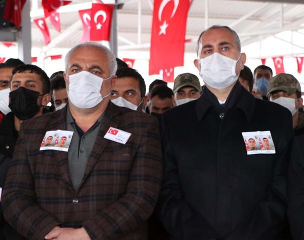 Gara şehitlerine veda Müslüm Altıntaş ve Adil Kabaklı toprağa verildi