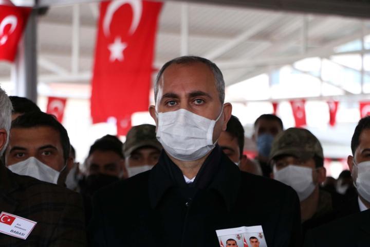 Gara şehitlerine veda Müslüm Altıntaş ve Adil Kabaklı toprağa verildi