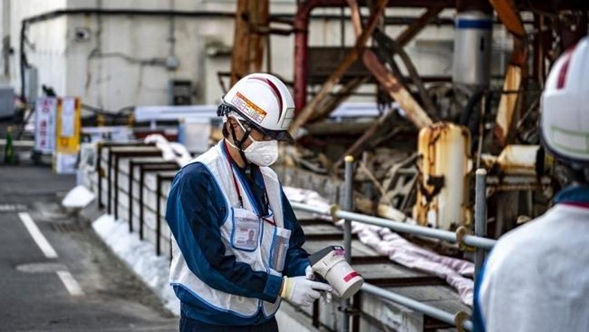 Japonyadaki 7,3lük depremde tanklar yerinden oynadı