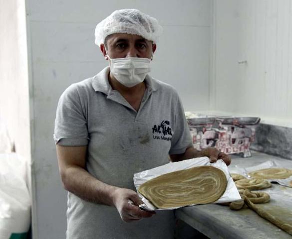 Kayseride Ramazan ayına özel pişiyor; Tahinli pide