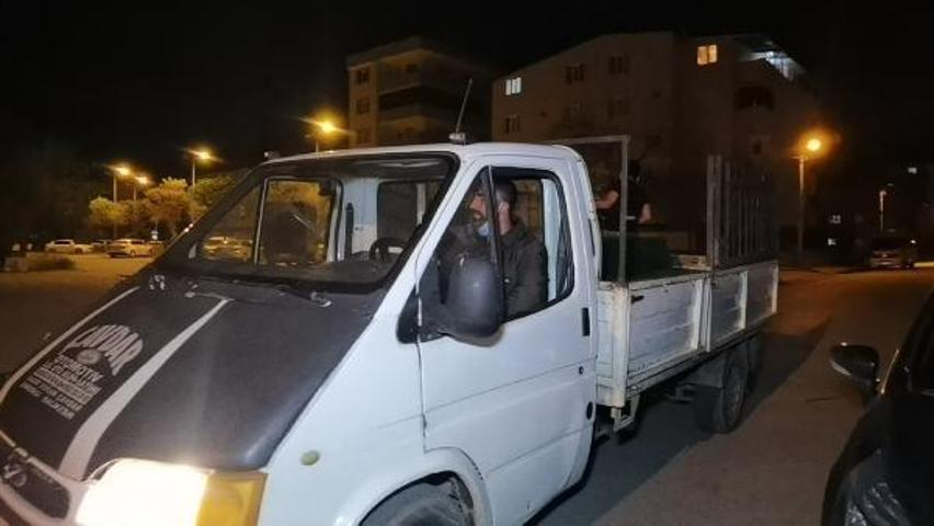 Mahalle halkını 11 yaşındaki davulcu sahura kaldırıyor